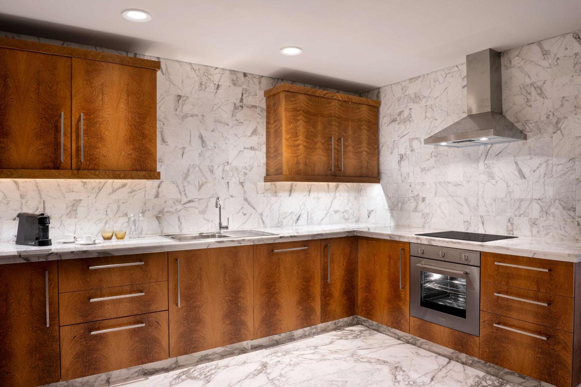 Hilton Riyadh Hotel & Residences Eksteriør bilde A modern kitchen