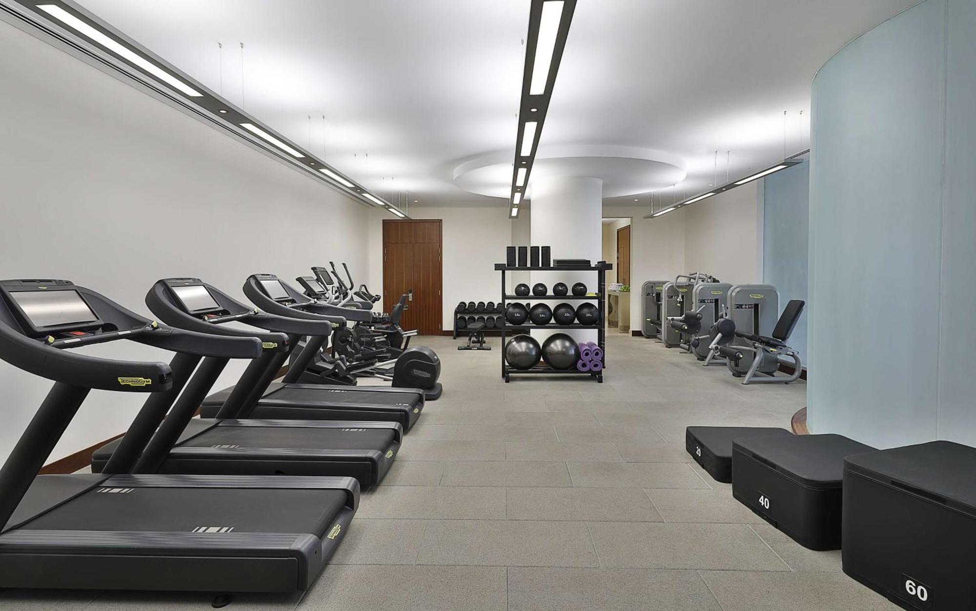 Hilton Riyadh Hotel & Residences Eksteriør bilde The gym at The Dorchester