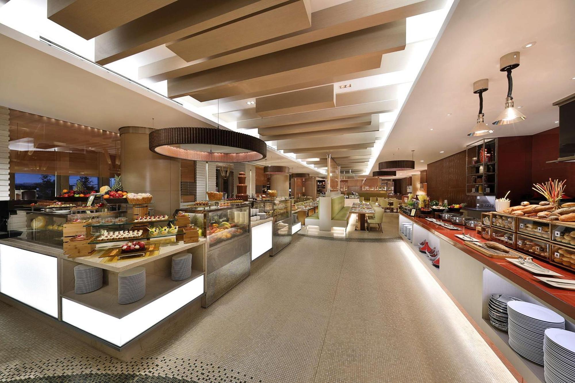 Hilton Riyadh Hotel & Residences Eksteriør bilde The buffet at the Grand Hyatt Hotel, Colombo, Sri Lanka