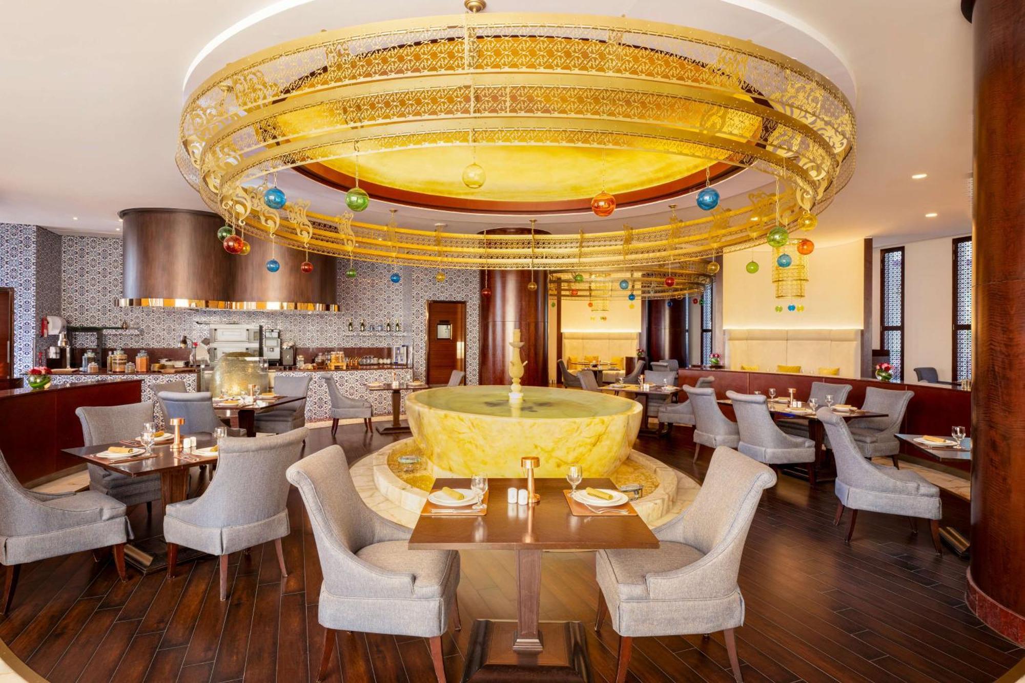 Hilton Riyadh Hotel & Residences Eksteriør bilde The restaurant