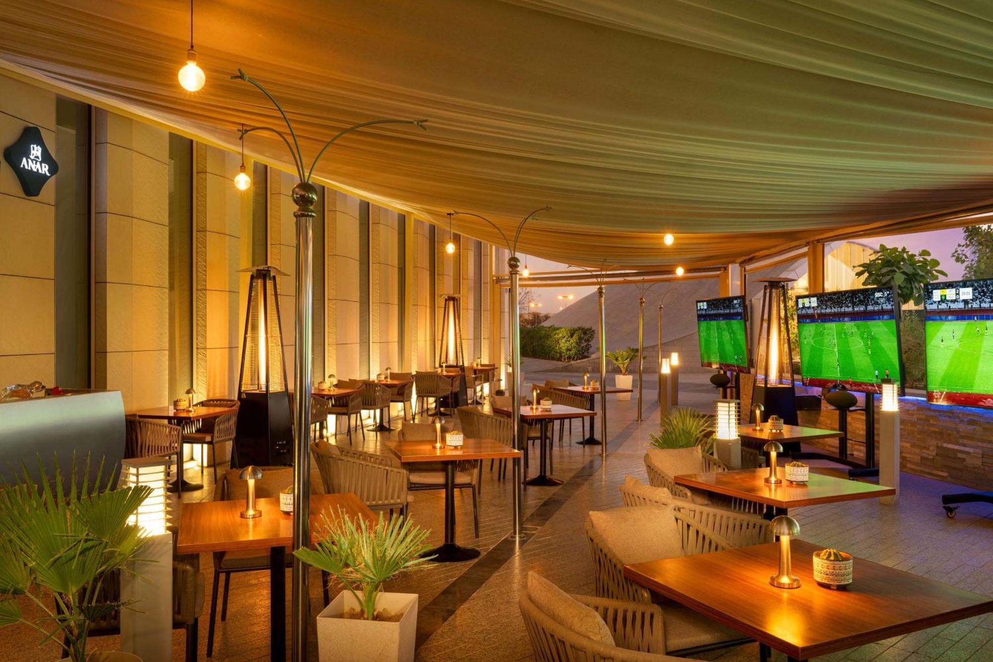 Hilton Riyadh Hotel & Residences Eksteriør bilde The Terrace